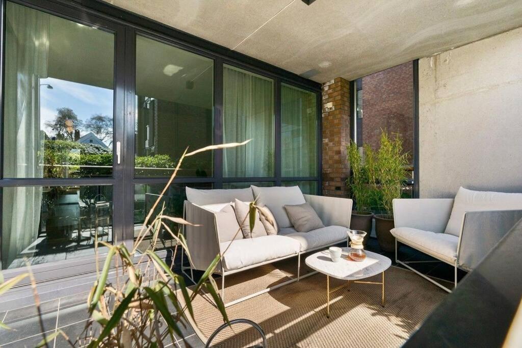 Modern & Spacious Apartment! In *